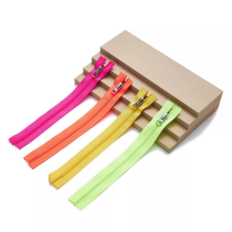 سحاب نايلون خفيف الوزن