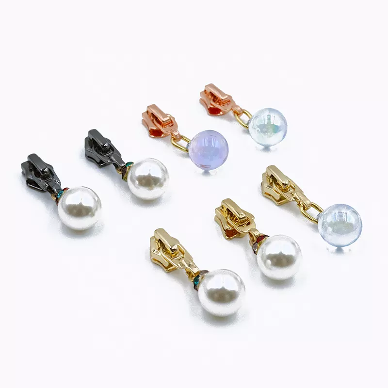 مجتذب قلادة اللؤلؤ